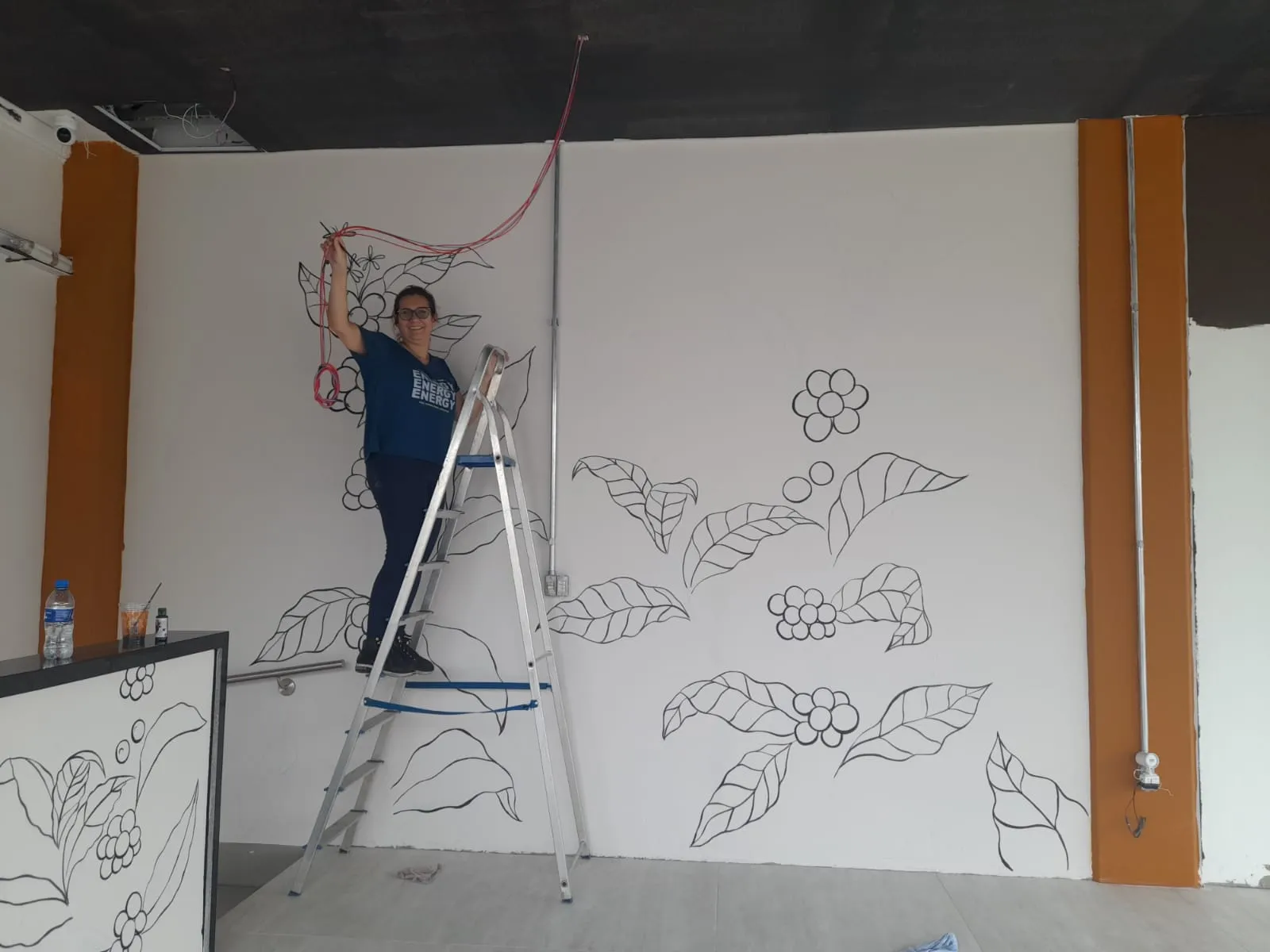 Diseño e interior de cafetería pintada por JackVa Pinturas Montevideo